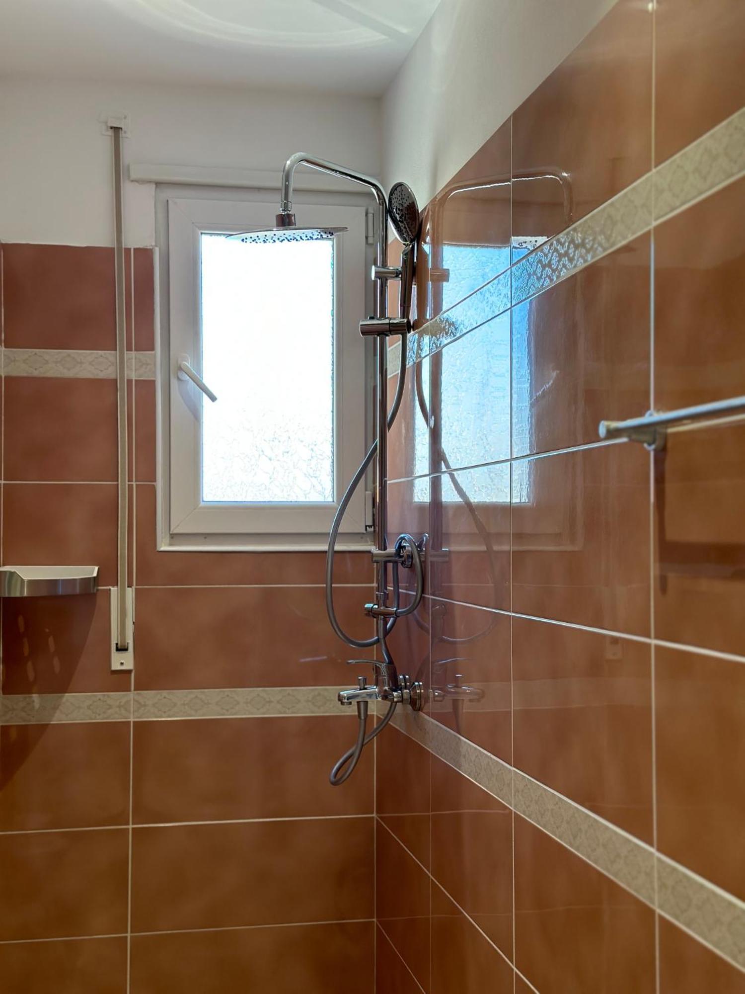 Apartament Beachfront With Balcony Wlora